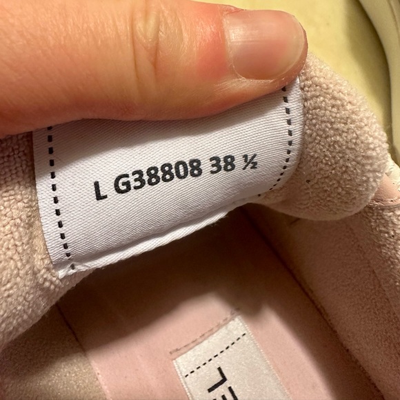 Auth Chanel 22P Pink Panda Sneakers in Size 38.5 - Picture 4 of 10